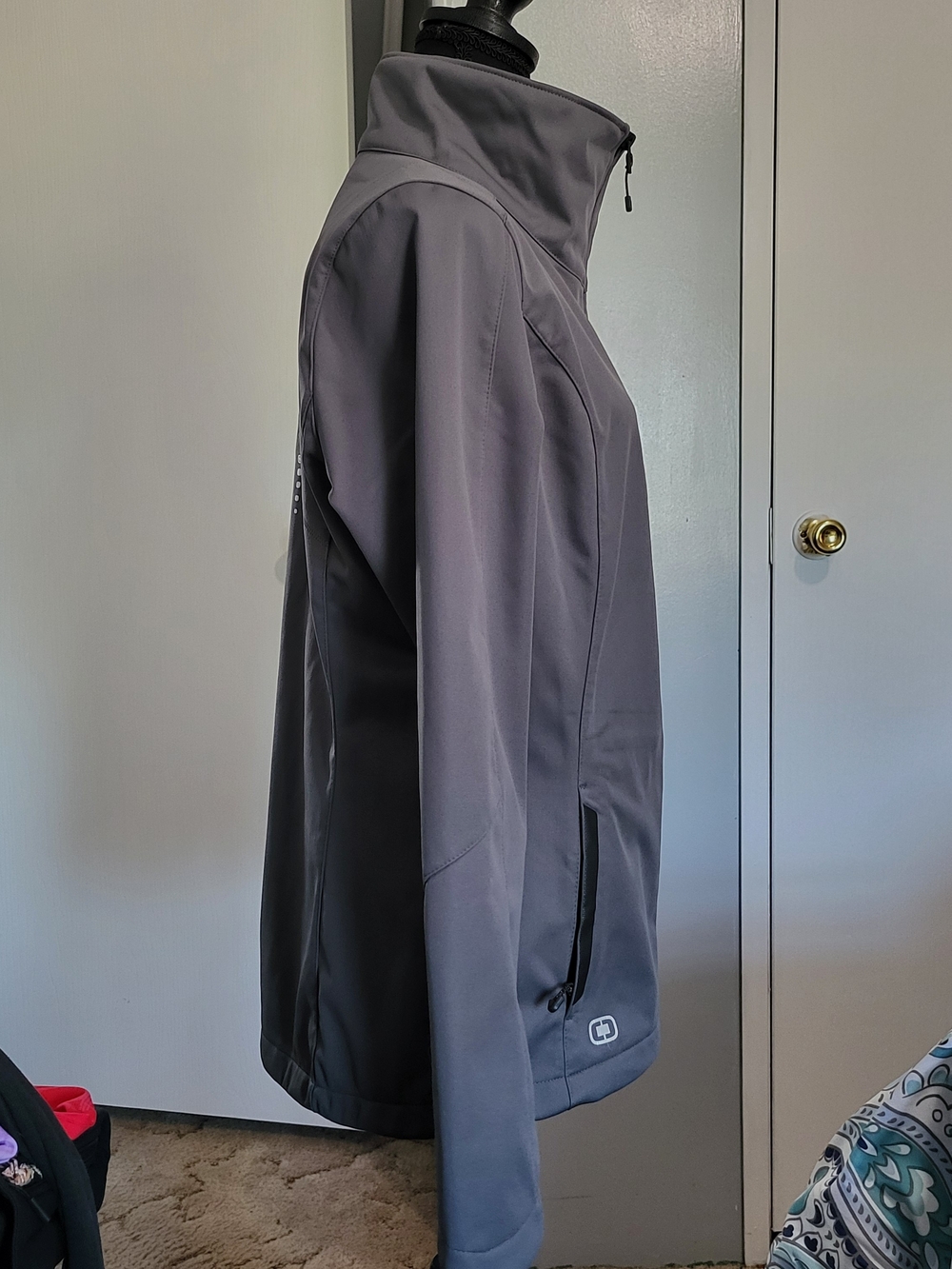 Women's Gray Soft-Shell Jacket - Performance Fit - Picture 3 of 4
